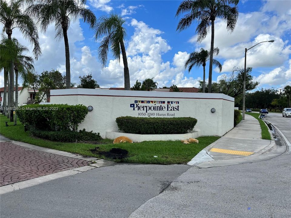 Recently Rented: $2,300 (2 beds, 2 baths, 860 Square Feet)