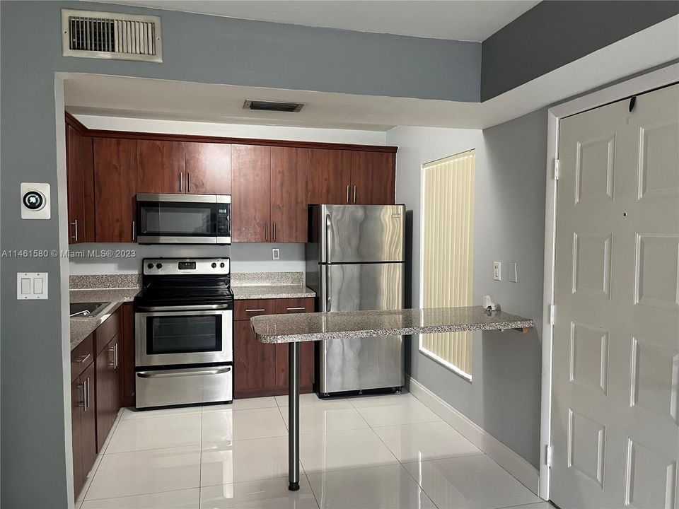 Recently Rented: $2,300 (2 beds, 2 baths, 860 Square Feet)