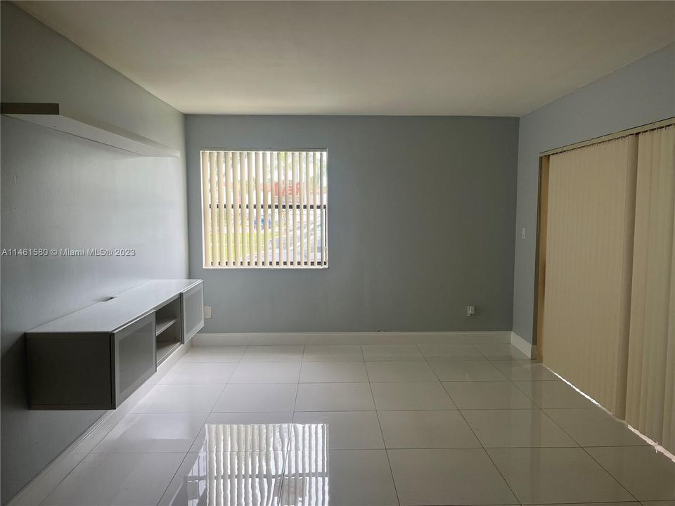 Recently Rented: $2,300 (2 beds, 2 baths, 860 Square Feet)