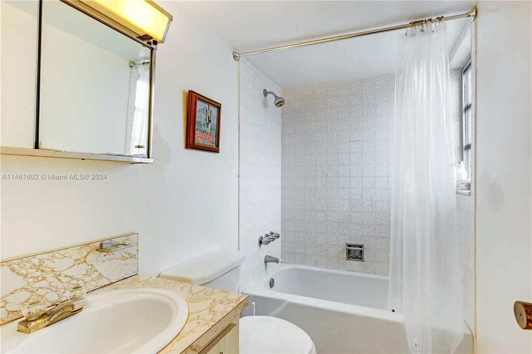 最近售出: $199,000 (1 贝兹, 1 浴室, 850 平方英尺)