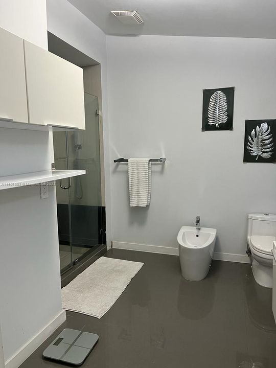 Recently Rented: $3,500 (3 beds, 2 baths, 1533 Square Feet)