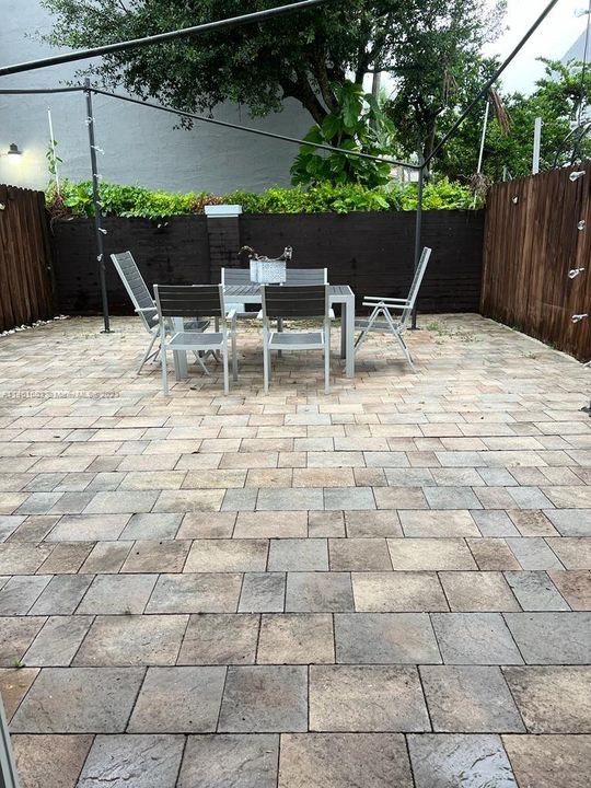 Recently Rented: $3,500 (3 beds, 2 baths, 1533 Square Feet)