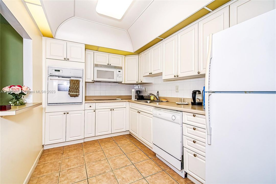 Recently Rented: $2,200 (1 beds, 1 baths, 1005 Square Feet)