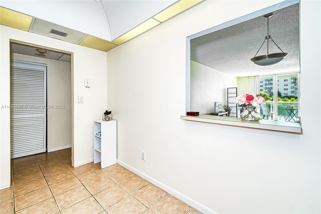 Recently Rented: $2,200 (1 beds, 1 baths, 1005 Square Feet)