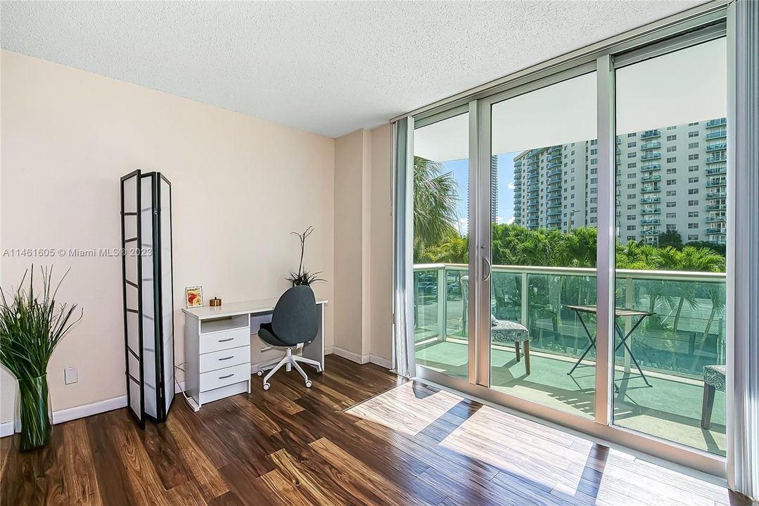 Recently Rented: $2,200 (1 beds, 1 baths, 1005 Square Feet)