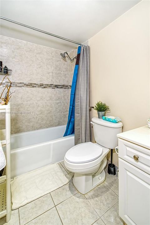 Recently Rented: $2,200 (1 beds, 1 baths, 1005 Square Feet)