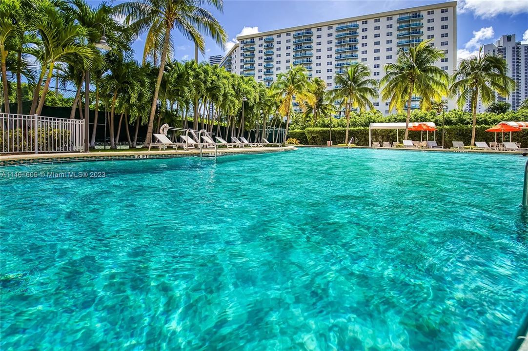 Recently Rented: $2,200 (1 beds, 1 baths, 1005 Square Feet)