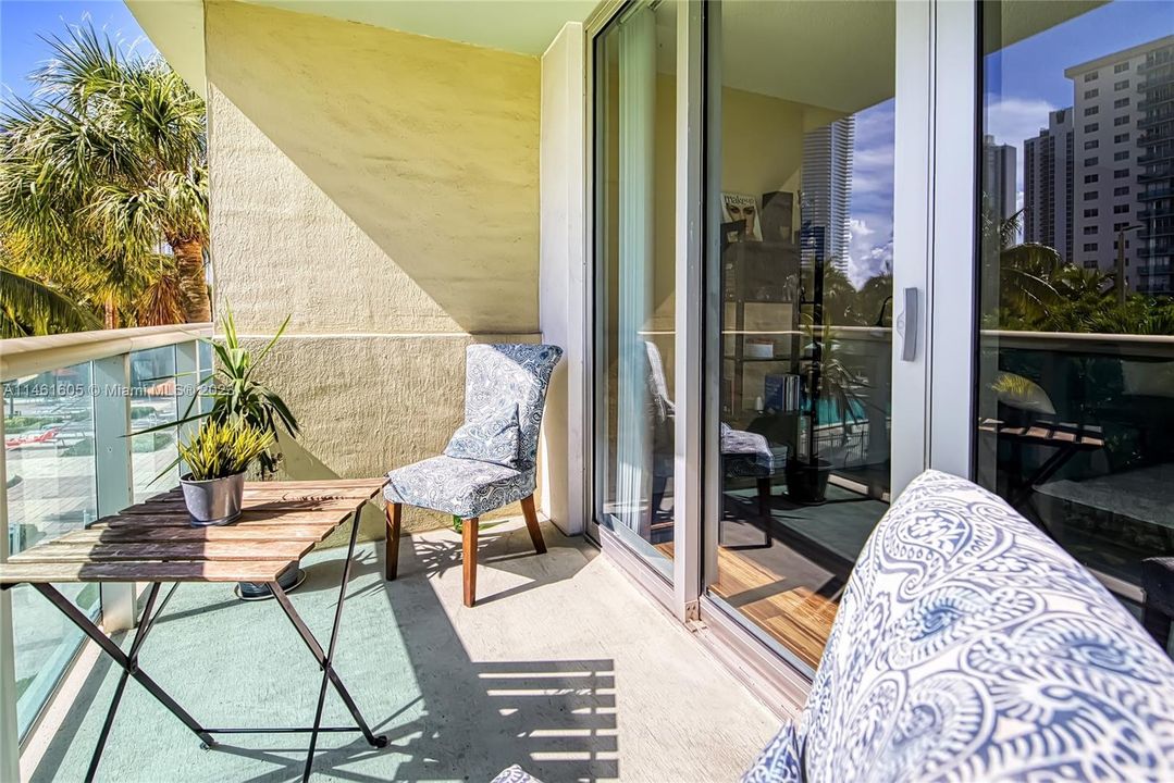 Recently Rented: $2,200 (1 beds, 1 baths, 1005 Square Feet)