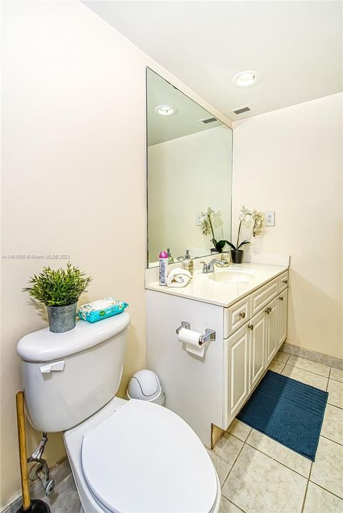 Recently Rented: $2,200 (1 beds, 1 baths, 1005 Square Feet)