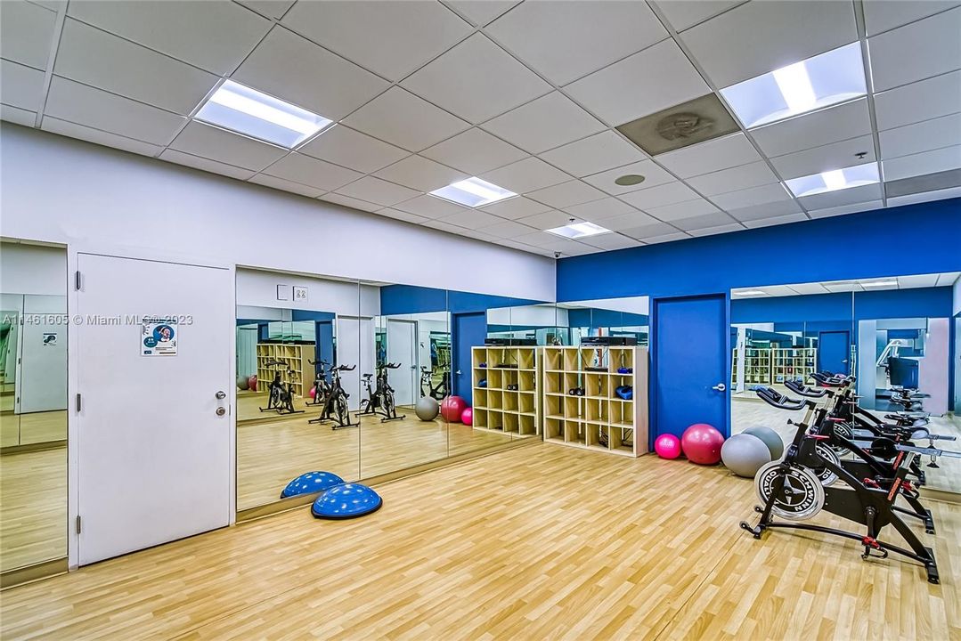 Recently Rented: $2,200 (1 beds, 1 baths, 1005 Square Feet)