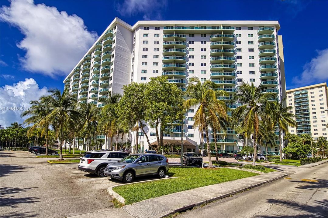 Recently Rented: $2,200 (1 beds, 1 baths, 1005 Square Feet)