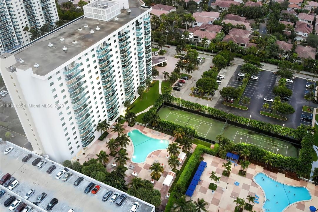 Recently Rented: $2,200 (1 beds, 1 baths, 1005 Square Feet)