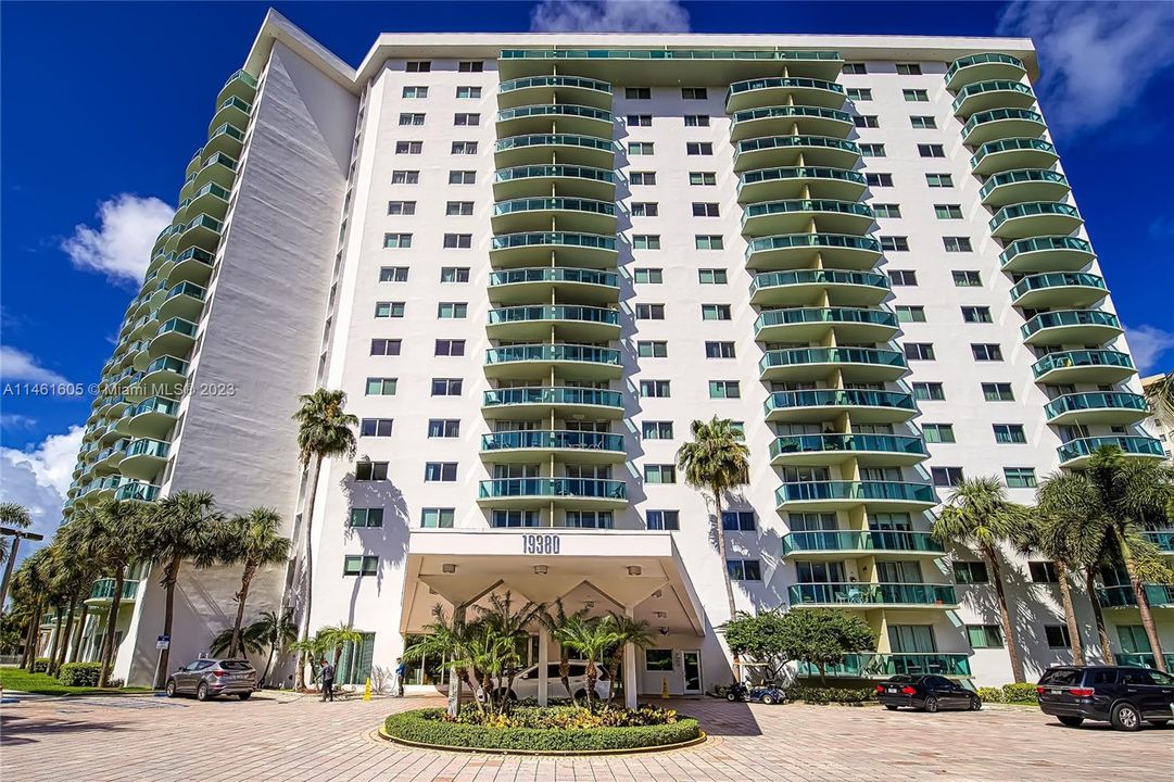 Recently Rented: $2,200 (1 beds, 1 baths, 1005 Square Feet)