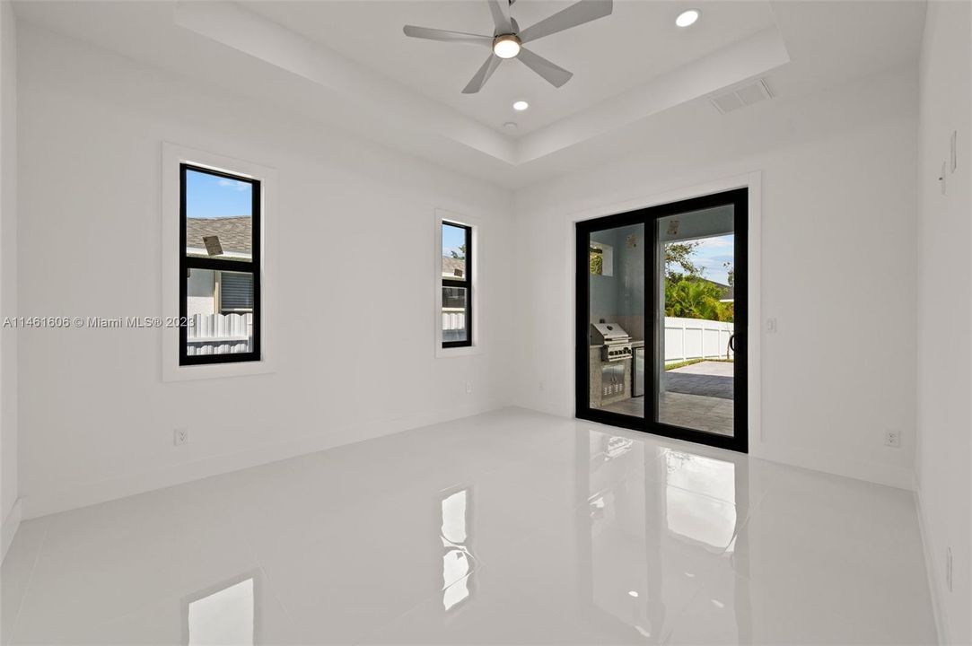 Recently Sold: $649,999 (4 beds, 3 baths, 1962 Square Feet)