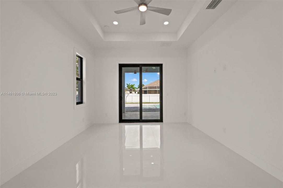 Recently Sold: $649,999 (4 beds, 3 baths, 1962 Square Feet)