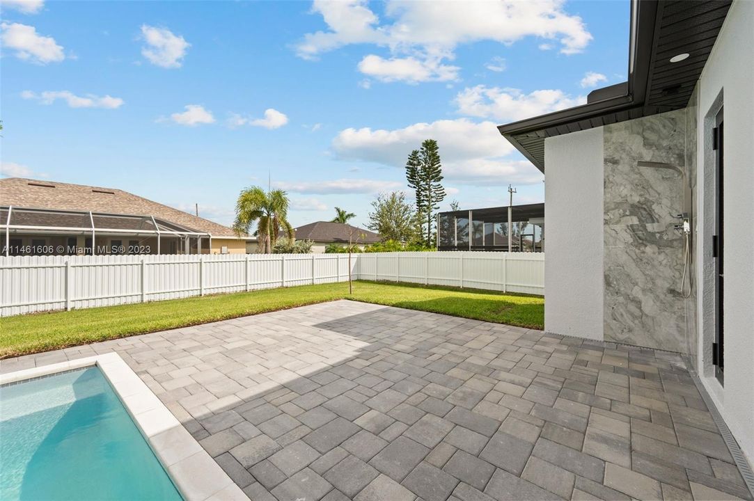 Recently Sold: $649,999 (4 beds, 3 baths, 1962 Square Feet)