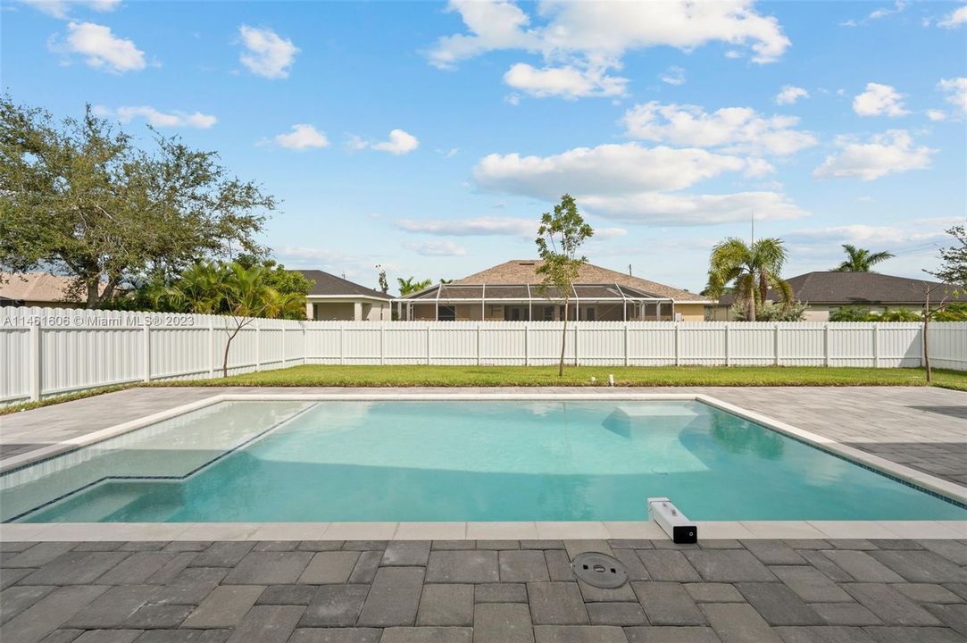 Recently Sold: $649,999 (4 beds, 3 baths, 1962 Square Feet)