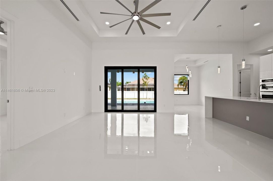 Recently Sold: $649,999 (4 beds, 3 baths, 1962 Square Feet)