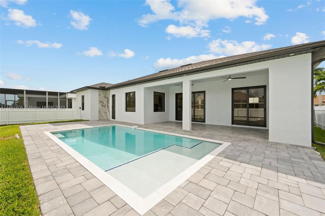 Recently Sold: $649,999 (4 beds, 3 baths, 1962 Square Feet)