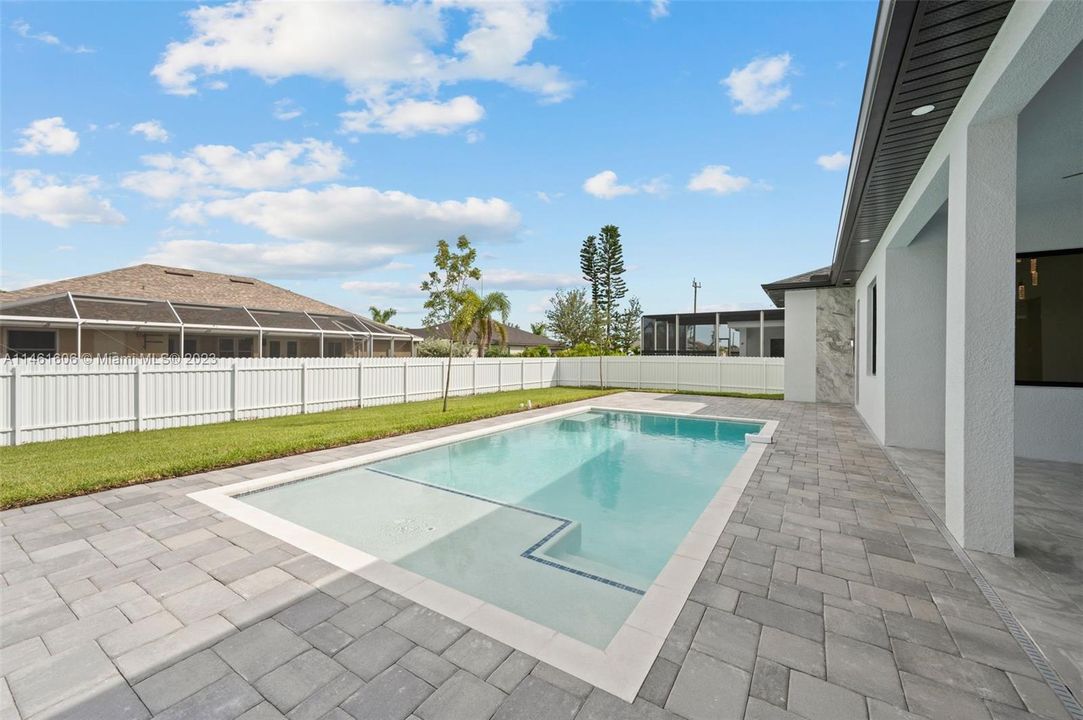 Recently Sold: $649,999 (4 beds, 3 baths, 1962 Square Feet)