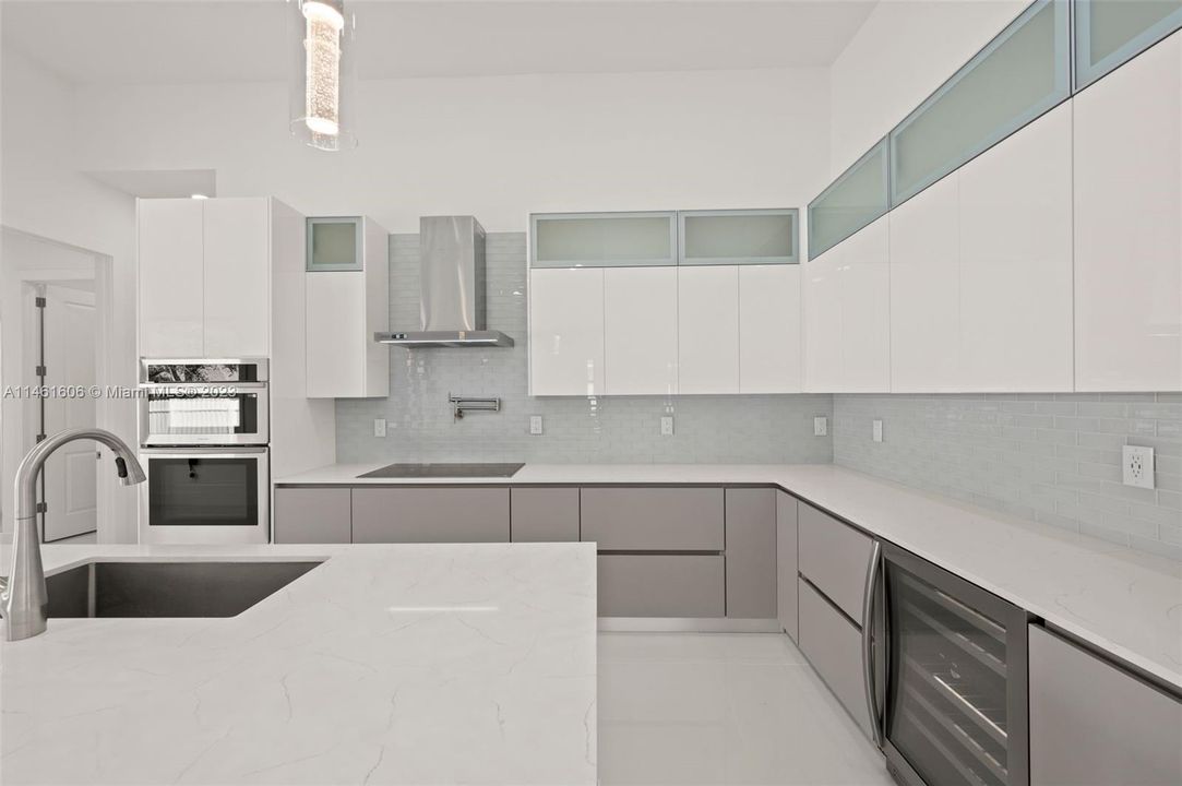 Recently Sold: $649,999 (4 beds, 3 baths, 1962 Square Feet)