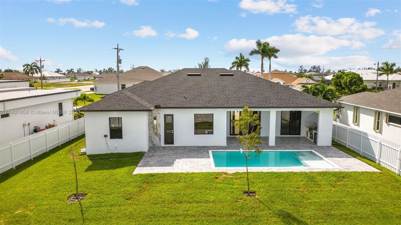 Recently Sold: $649,999 (4 beds, 3 baths, 1962 Square Feet)