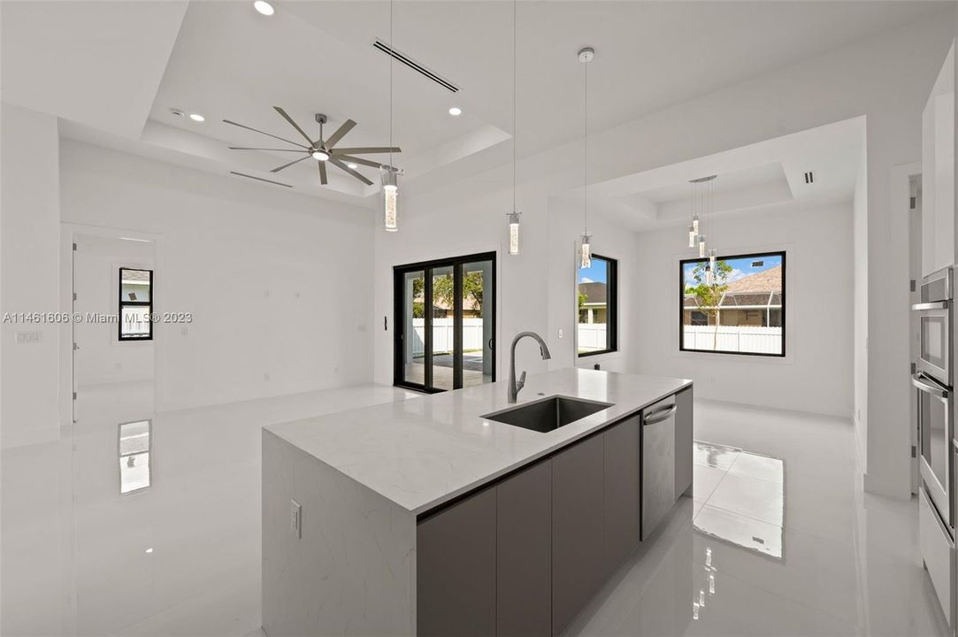 Recently Sold: $649,999 (4 beds, 3 baths, 1962 Square Feet)