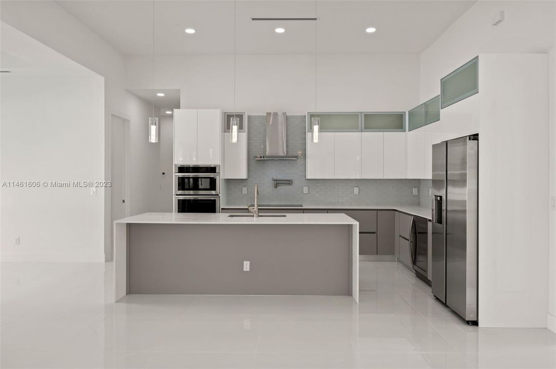 Recently Sold: $649,999 (4 beds, 3 baths, 1962 Square Feet)