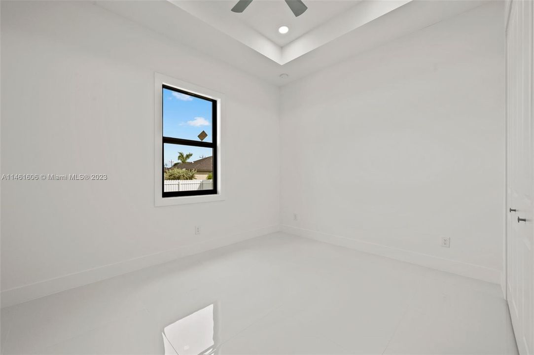 Recently Sold: $649,999 (4 beds, 3 baths, 1962 Square Feet)