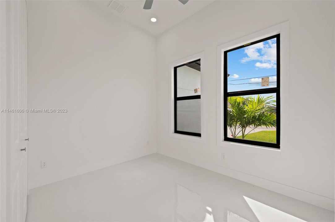 Recently Sold: $649,999 (4 beds, 3 baths, 1962 Square Feet)