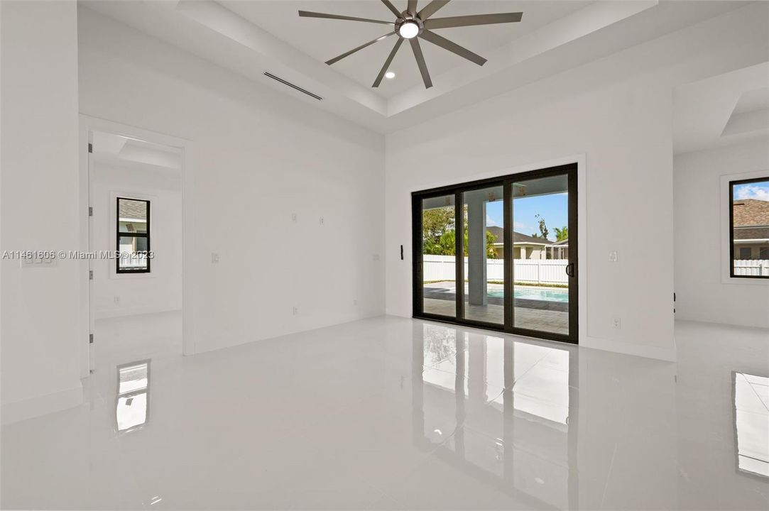 Recently Sold: $649,999 (4 beds, 3 baths, 1962 Square Feet)