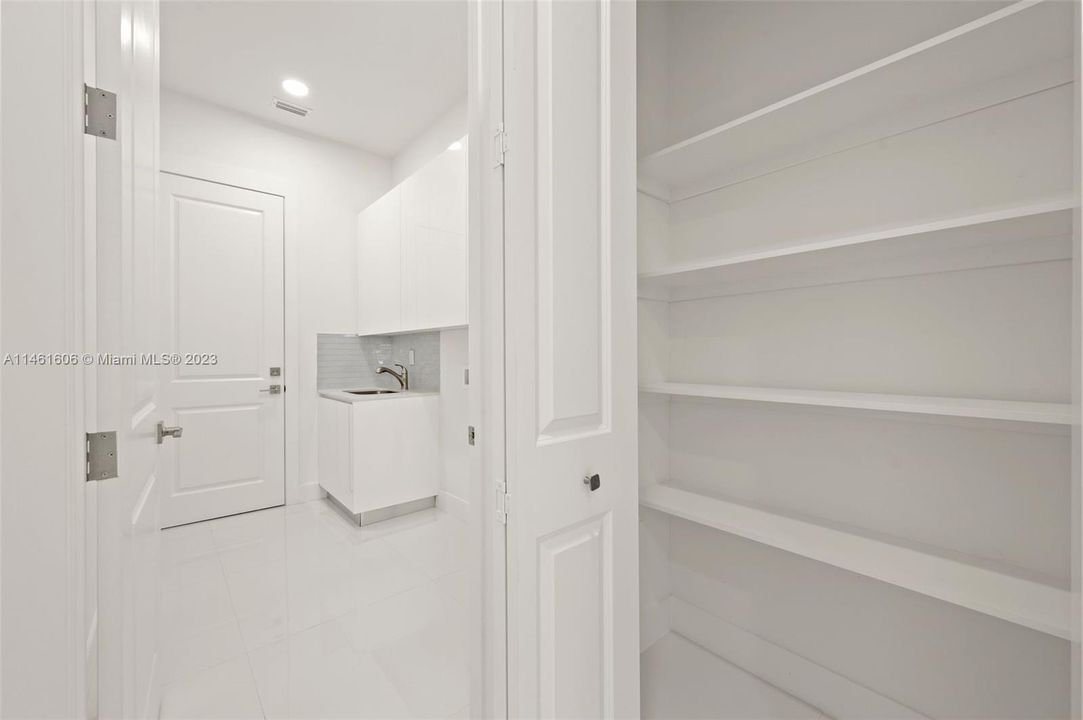 Recently Sold: $649,999 (4 beds, 3 baths, 1962 Square Feet)