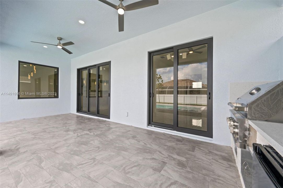 Recently Sold: $649,999 (4 beds, 3 baths, 1962 Square Feet)