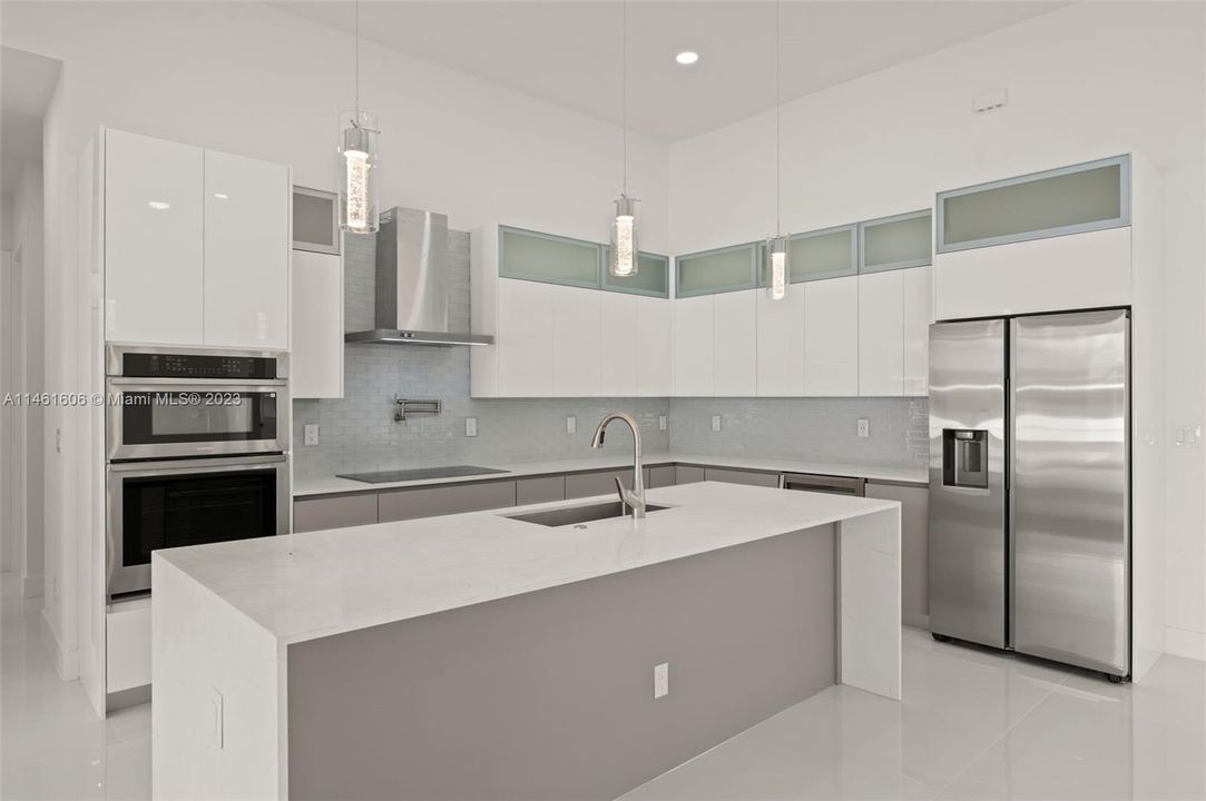 Recently Sold: $649,999 (4 beds, 3 baths, 1962 Square Feet)