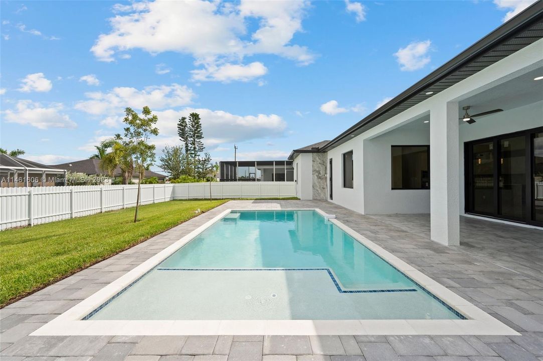 Recently Sold: $649,999 (4 beds, 3 baths, 1962 Square Feet)