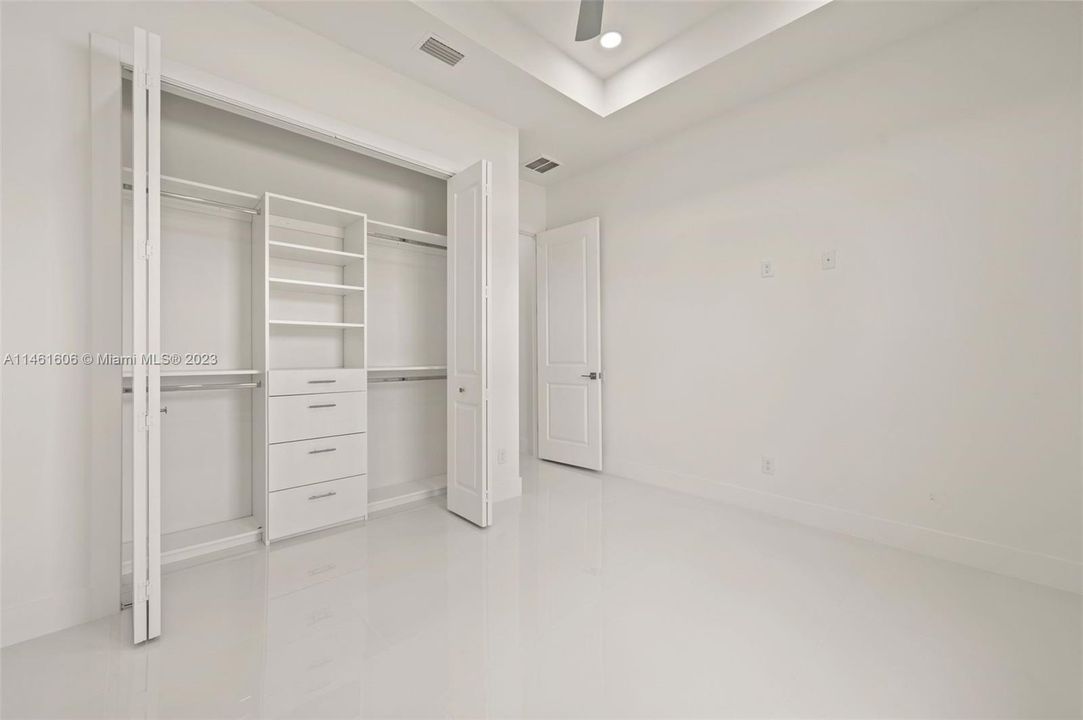 Recently Sold: $649,999 (4 beds, 3 baths, 1962 Square Feet)