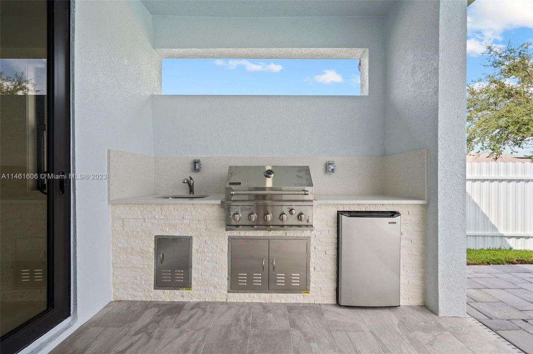 Recently Sold: $649,999 (4 beds, 3 baths, 1962 Square Feet)