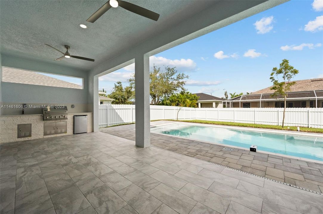 Recently Sold: $649,999 (4 beds, 3 baths, 1962 Square Feet)