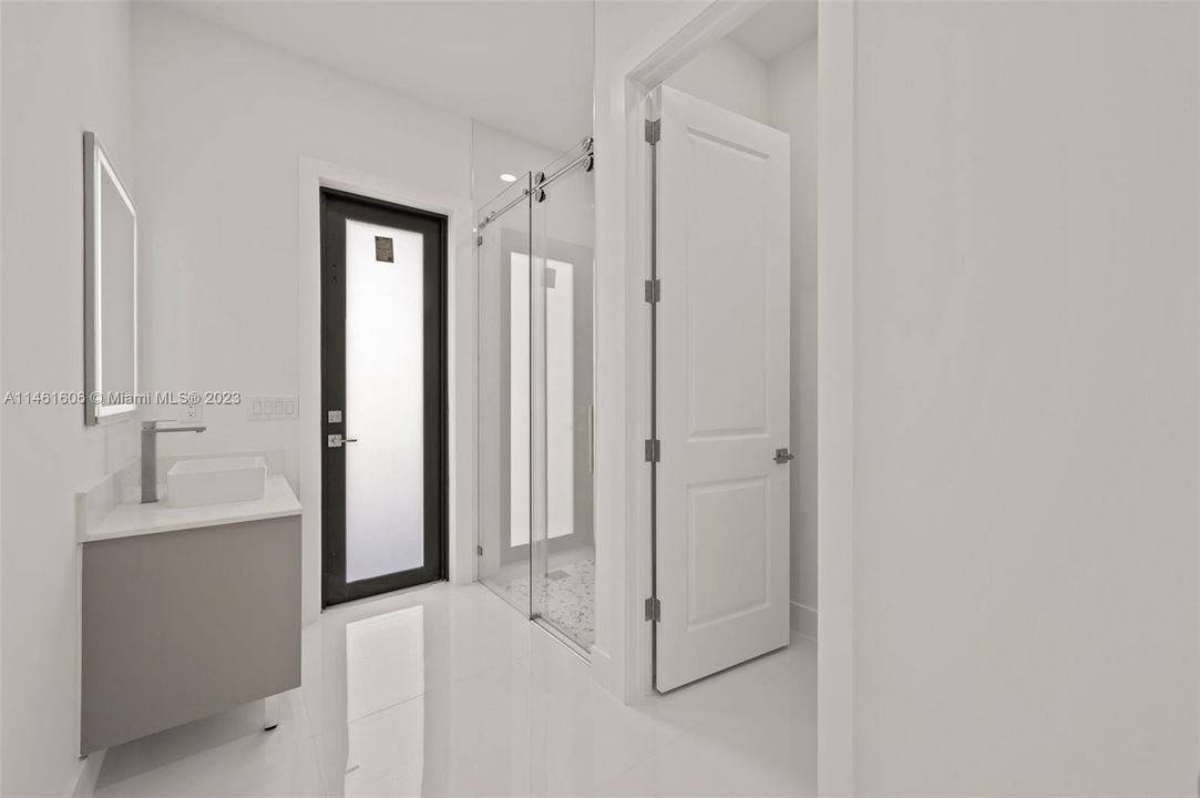 Recently Sold: $649,999 (4 beds, 3 baths, 1962 Square Feet)