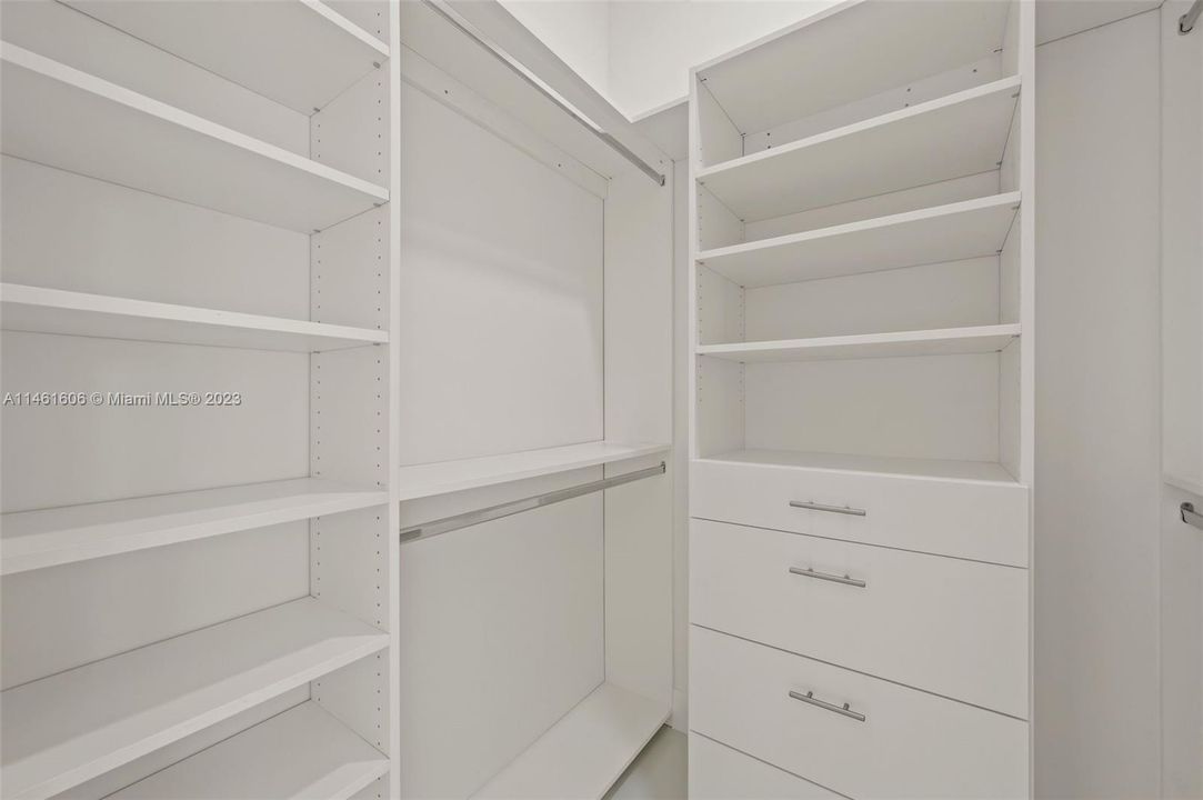 Recently Sold: $649,999 (4 beds, 3 baths, 1962 Square Feet)