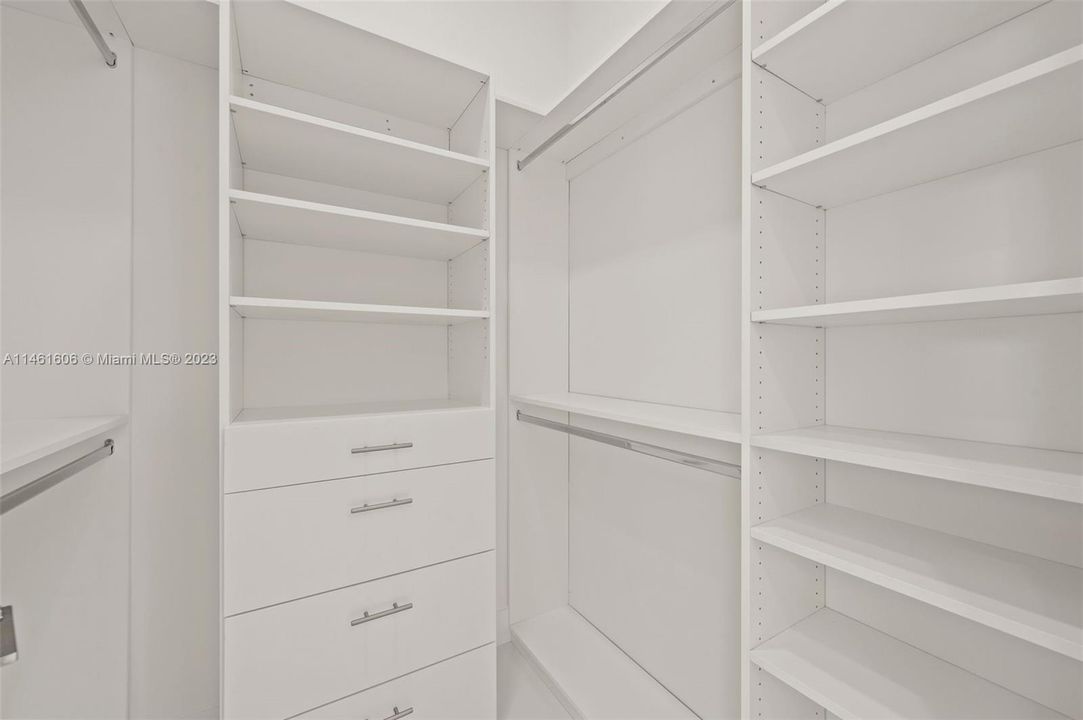 Recently Sold: $649,999 (4 beds, 3 baths, 1962 Square Feet)