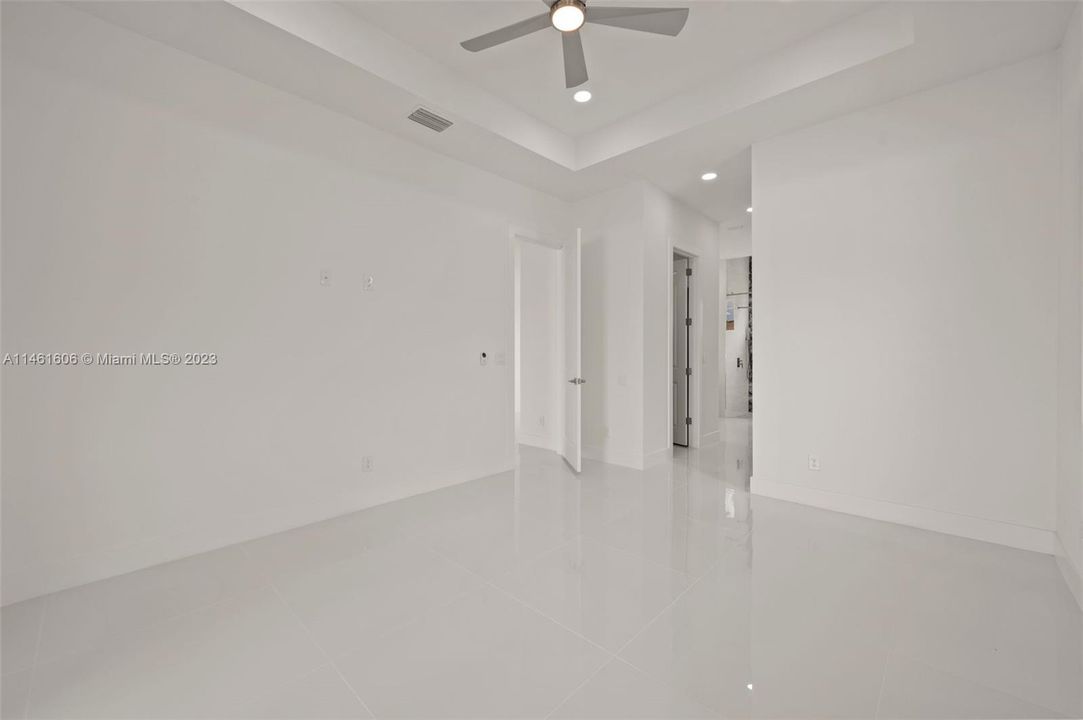 Recently Sold: $649,999 (4 beds, 3 baths, 1962 Square Feet)