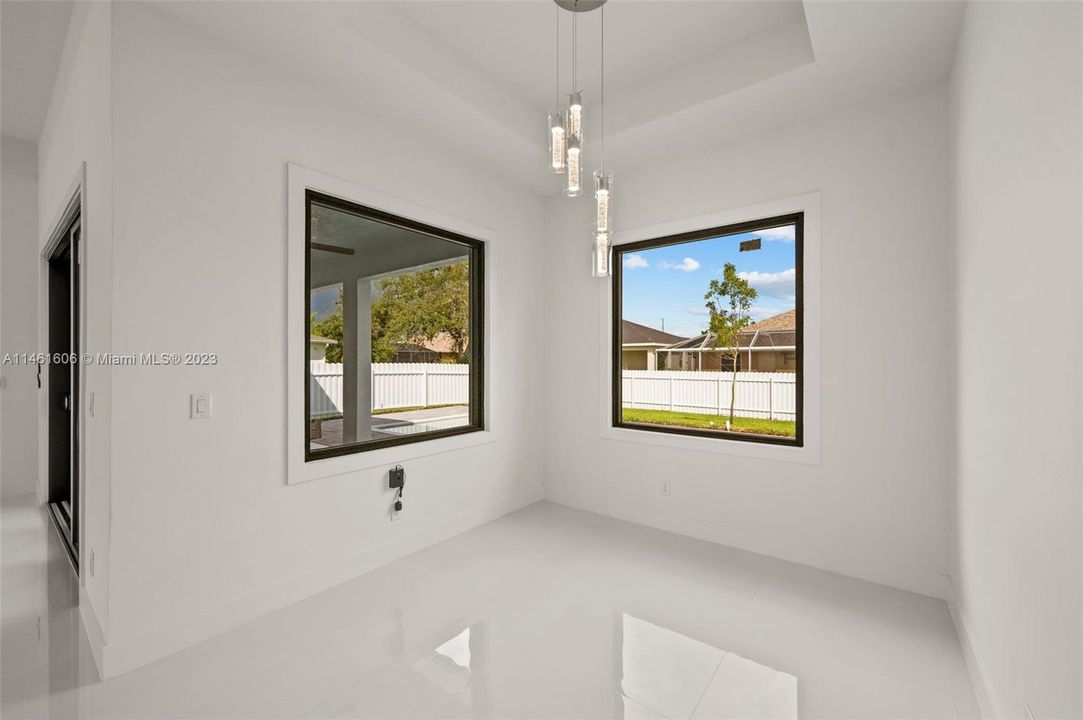 Recently Sold: $649,999 (4 beds, 3 baths, 1962 Square Feet)