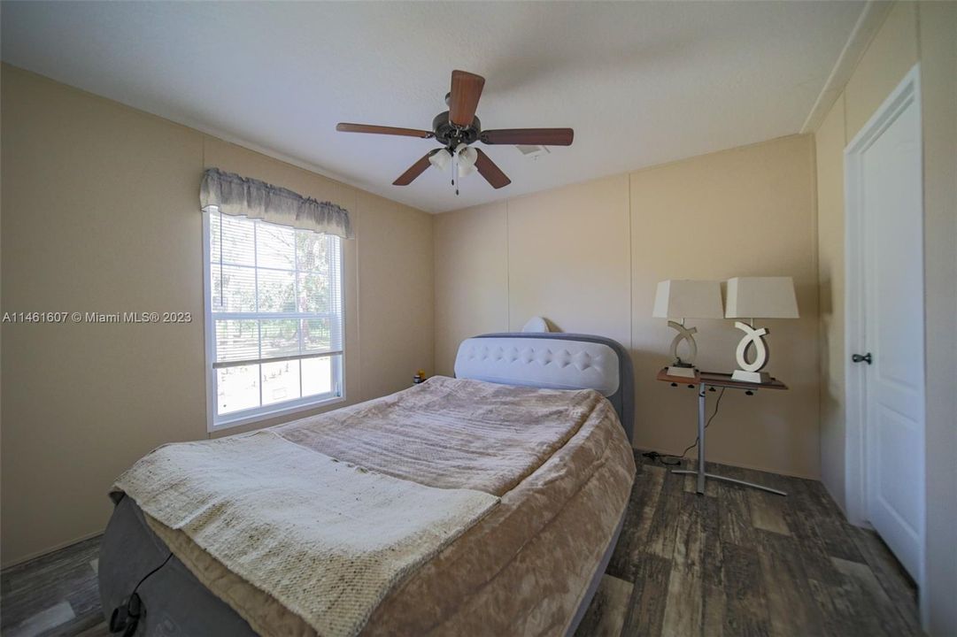 Vendido Recientemente: $220,000 (3 camas, 2 baños, 960 Pies cuadrados)