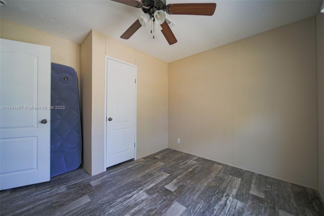 Vendido Recientemente: $220,000 (3 camas, 2 baños, 960 Pies cuadrados)