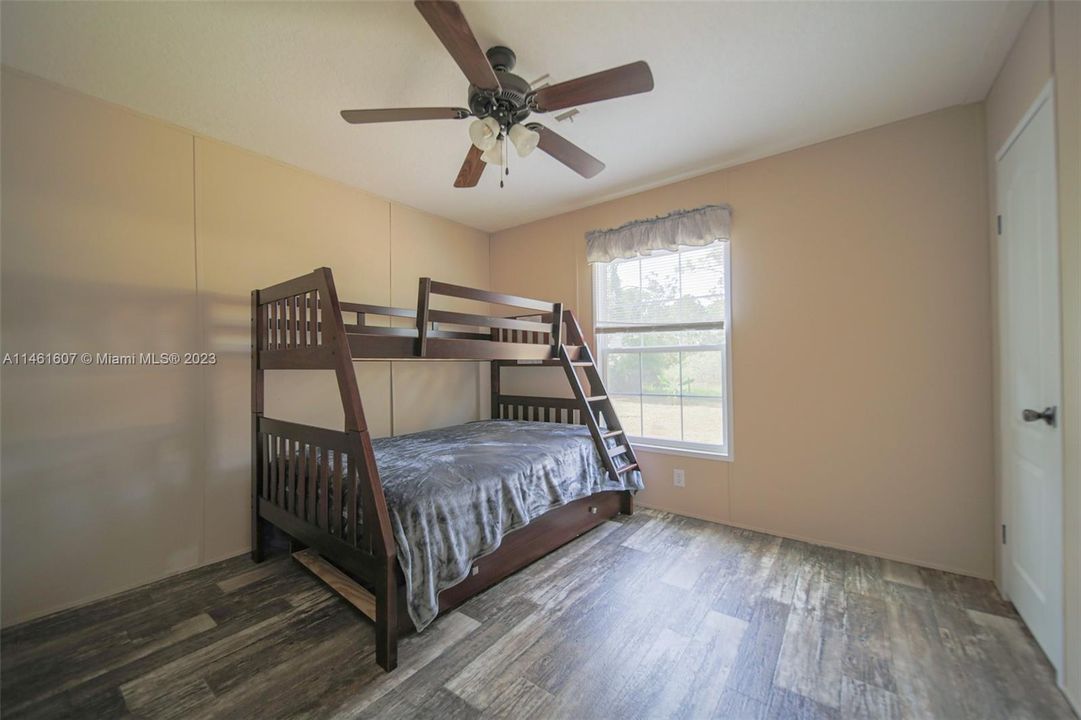 Vendido Recientemente: $220,000 (3 camas, 2 baños, 960 Pies cuadrados)