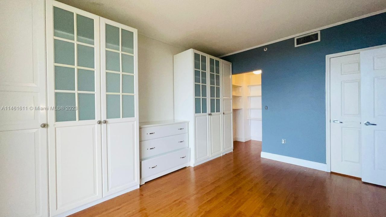 Recently Rented: $2,100 (1 beds, 1 baths, 729 Square Feet)