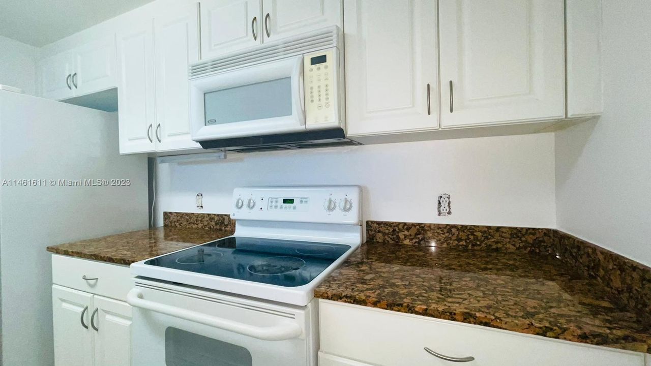 Recently Rented: $2,100 (1 beds, 1 baths, 729 Square Feet)