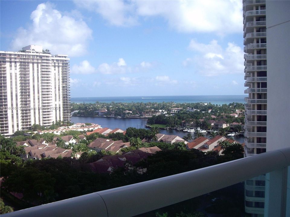 Recently Rented: $5,500 (2 beds, 2 baths, 1544 Square Feet)