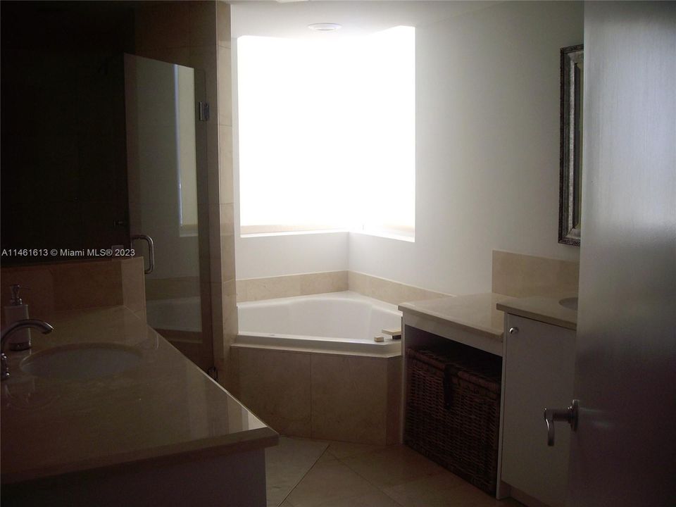 Recently Rented: $5,500 (2 beds, 2 baths, 1544 Square Feet)